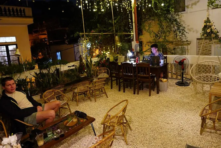 Chạm Coffee – Góc cafe sách yên tĩnh giữa lòng Hà Nội