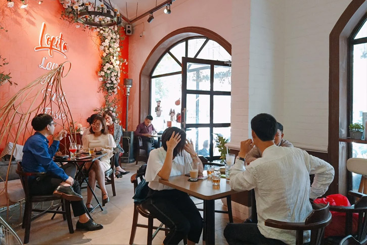 Lofita Tea & Coffee – Không gian rộng, hiện đại và nhiều ánh sáng