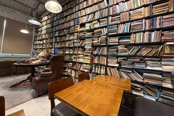 Ngâm Coffee – Quán cà phê hoài niệm dành cho người thích học khuya