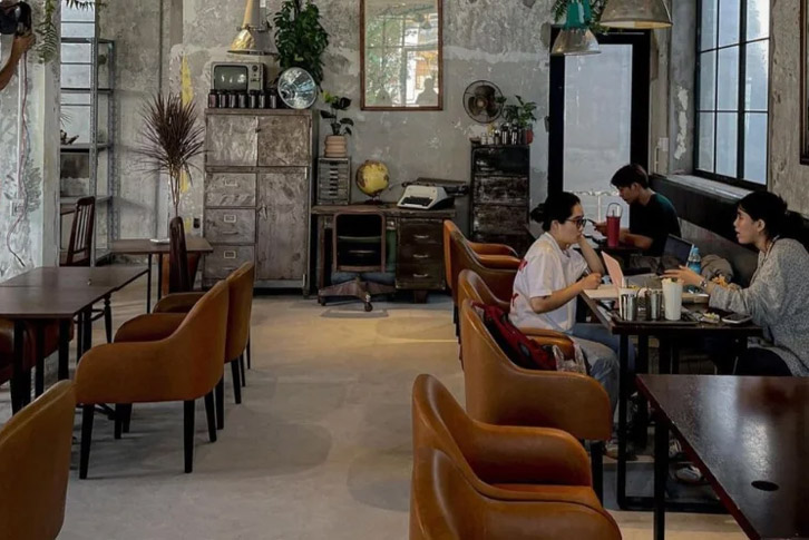 Nhâm Café – Không gian rộng, nhiều góc học bài xuyên đêm