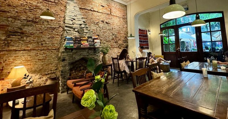 Top 10 quán cafe học tập đẹp tại phường Cửa Nam 6 Xofa Café & Bistro