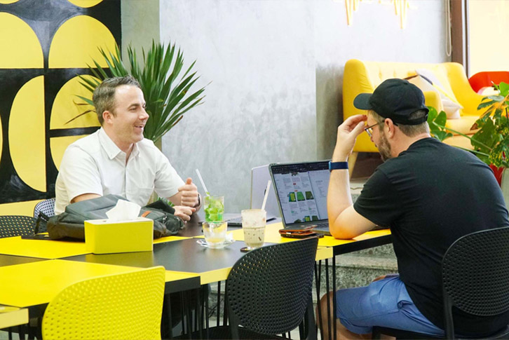 Enouvo Cafe – Không gian tối giản, phù hợp học nhóm ban ngày